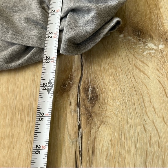 𝅺vince Camuto gray sleeveless blouse with two front cut outs, medium - Picture 8 of 10